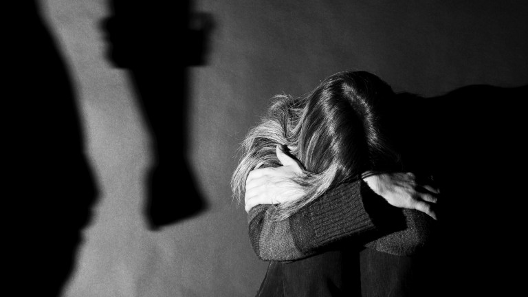 ONG-urile cer protecție imediată pentru victimele violenței domestice și ale violenței sexuale. Cum au răspuns autoritățile.